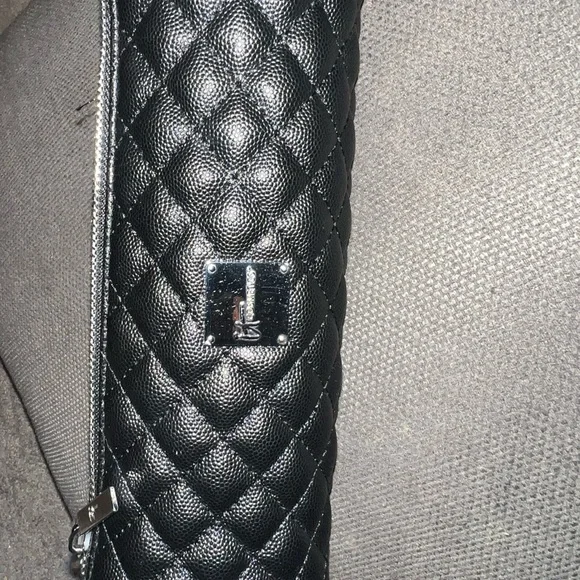 IT COSMETICS makeup bag (like new) - Picture 1 of 4